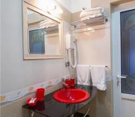 Kocibelli Hotel Pool & Spa