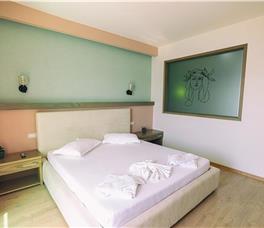 Suite Two-bedroom with Balcony and Sea view