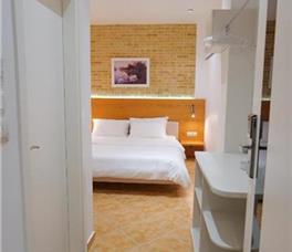 Double room Superior with Balcony (1 extra bed for child is possible)