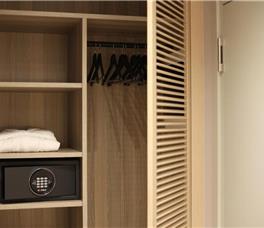 Yacht Premium Hotel