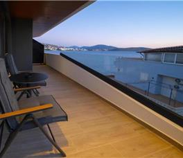 Yacht Premium Hotel