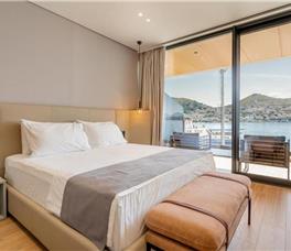 Yacht Premium Hotel
