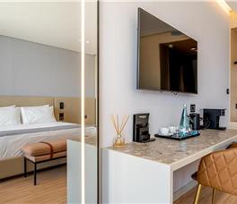 Yacht Premium Hotel