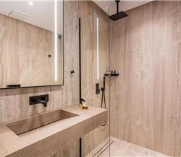 Yacht Premium Hotel