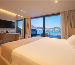 Yacht Premium Hotel