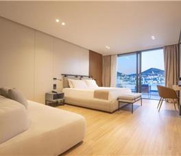 Yacht Premium Hotel