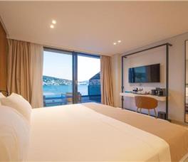 Yacht Premium Hotel