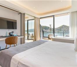 Yacht Premium Hotel
