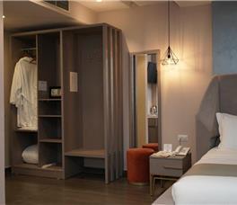 Suite Deluxe me krevat dopio dhe divan