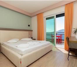Double room with Balcony and Sea view