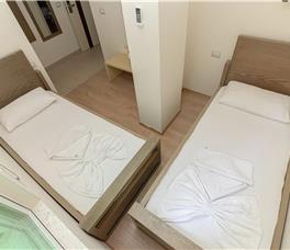 Apartment Two-Bedroom with Balcony and Sea view + extra bed upon request