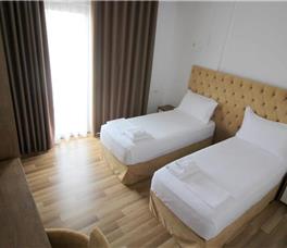 Dhome dyshe Standarte me krevat dopio ose dy teke