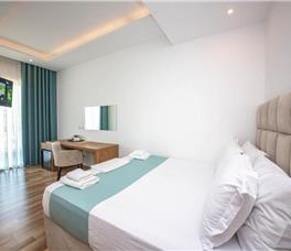 Dhome dyshe Standarte me krevat dopio ose dy teke