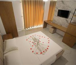 Dhome dyshe me ose pa mini-kuzhine