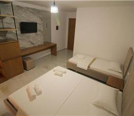 Dhome Treshe me ose pa mini-kuzhine