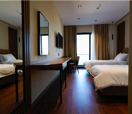 Dhome Deluxe me 2 krevate teke me pamje e pjesshme e detit 