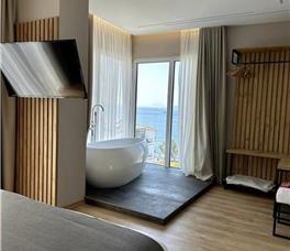 Dhome dyshe Deluxe me pamje nga deti, me vaske (taksa e qytetit nuk është e përfshirë)