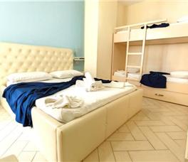 Family room with Double bed and Bunk bed