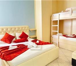 Family room with Double bed and Bunk bed