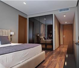 Dhome dyshe Standarte me pamje nga deti