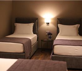 Dhome familjare me pamje anesore nga deti