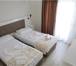 Double room with double or twin bed, Side Sea view