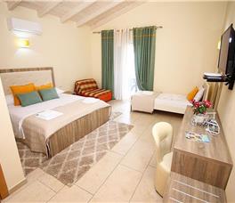 Four-bedded Room with double bed + 2 single beds or double bed + bunk bed