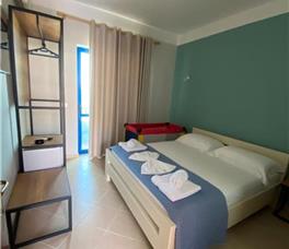 Double room Deluxe (Double bed + baby cot)