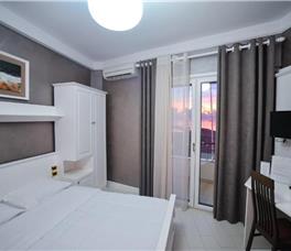 Dhome dyshe Standarte me pamje nga deti, me krevat dopio ose 2 teke