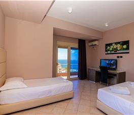 Triple room with Balcony and Partial or Full Sea view, BB