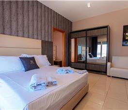 Family room Two-bedroom Apartment Suite Sea view, BB