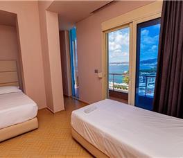 Family room Two-bedroom Apartment Suite Sea view, BB