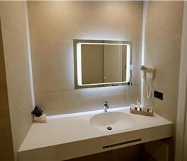 Dhome dyshe Deluxe me pamje nga deti