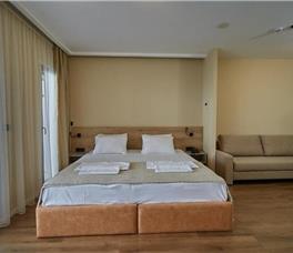 Suite me tarrace me pamje nga deti