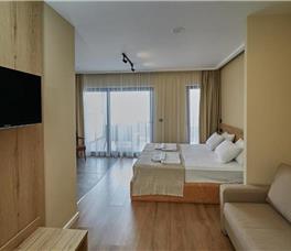 Suite me tarrace me pamje nga deti