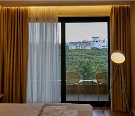 Dhome dyshe Standarte me pamje nga rruga