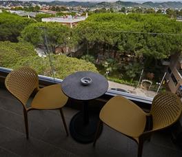 Dhome dyshe Standarte me pamje nga rruga