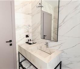 Dhome Deluxe me pamje nga qyteti (krevat dopio + divan)