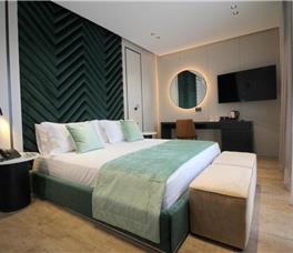 Dhome Treshe Deluxe me ballkon dhe pamje nga deti