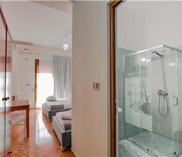 Panorama Hotel, Potam