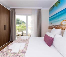 Dhome dyshe me Ballkon, me 1 krevate dopio ose 2 teke (pa pamje nga deti)