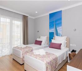 Dhome dyshe me Ballkon, me 1 krevate dopio ose 2 teke (pa pamje nga deti)