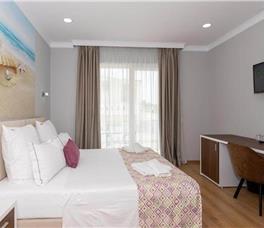 Dhome dyshe me Ballkon, me 1 krevate dopio ose 2 teke (pa pamje nga deti)