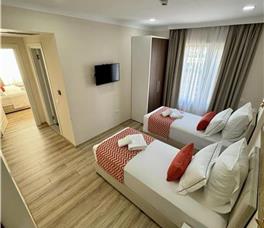 Dhome familjare me pamje nga deti dhe ballkon (për 4-5 persona)