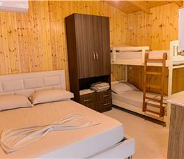 Ecuador Resort Zvernec