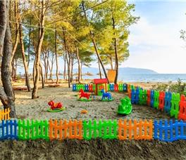 Ecuador Resort Zvernec