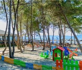 Ecuador Resort Zvernec