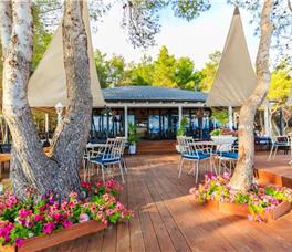 Ecuador Resort Zvernec