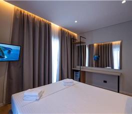 Dhome dyshe Standarte me pamje anësore nga deti