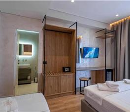 Dhome Treshe Standarte me pamje anësore nga deti